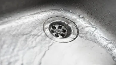 O que fazer para tirar o mau cheiro do ralo