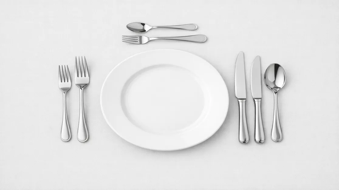 talheres na mesa posta